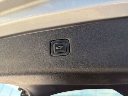 Used 2020 Chevrolet Blazer LT FWD image 16