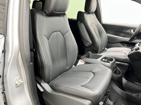 New 2026 Chrysler Voyager LX image 32