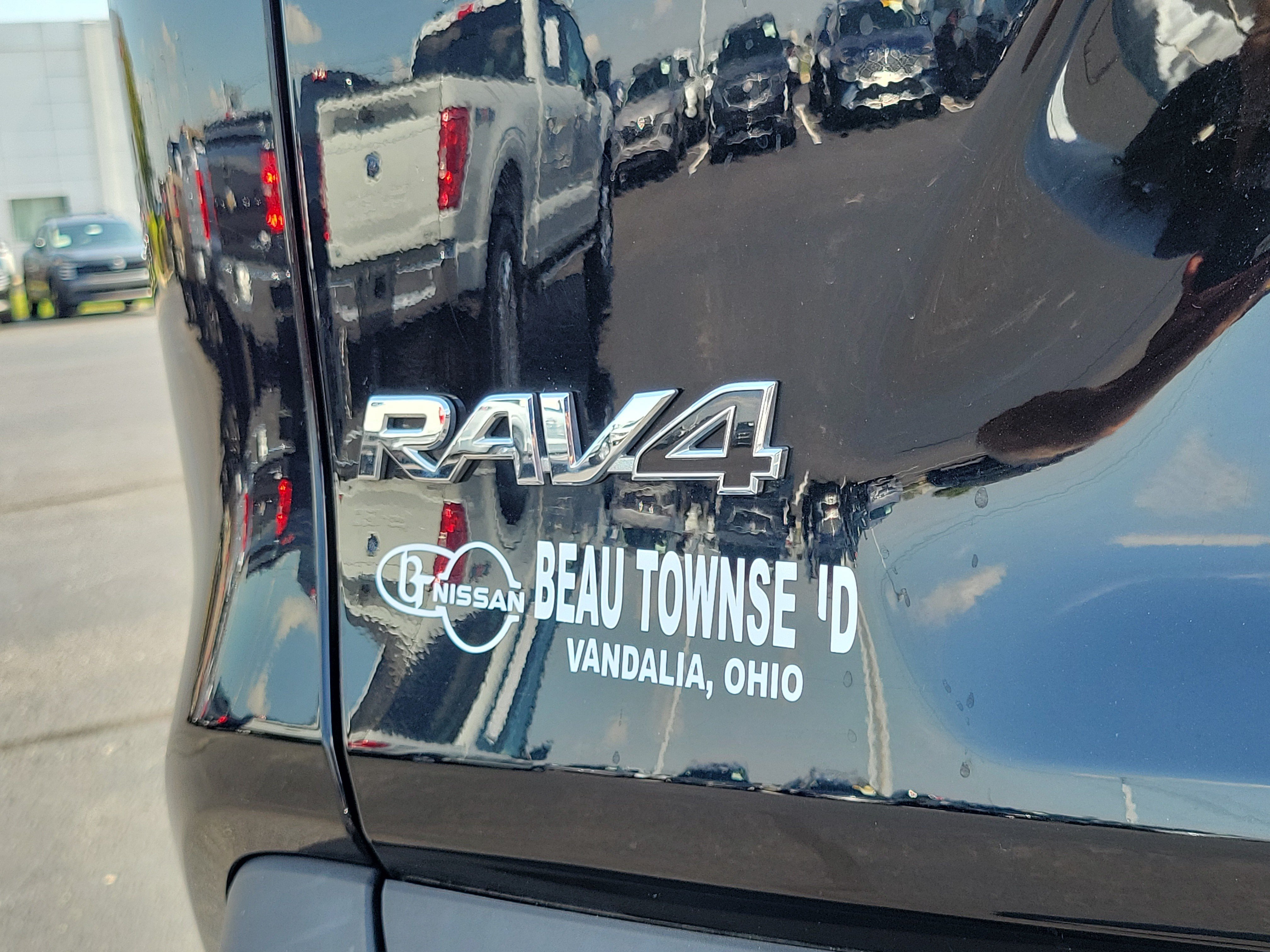 Used 2020 Toyota RAV4 LE w/ All Weather Liner Package AWD/4WD image 6
