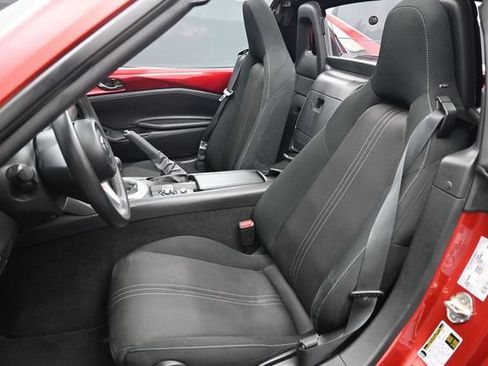 Used 2021 MAZDA MX-5 Miata RF Club RWD image 16