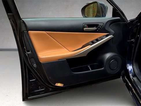 Used 2018 Lexus IS 300 AWD image 19