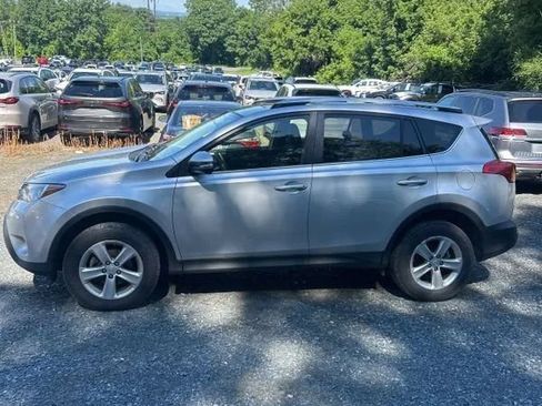 Used 2013 Toyota RAV4 XLE AWD/4WD image 3