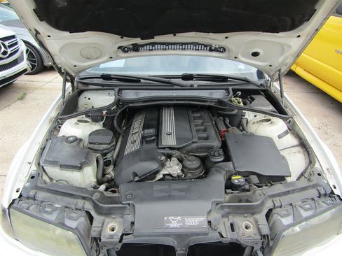 Used 2001 BMW 325i Sedan RWD image 12