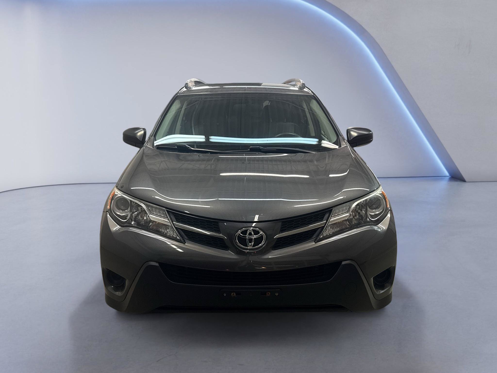 Used 2015 Toyota RAV4 LE AWD/4WD image 2
