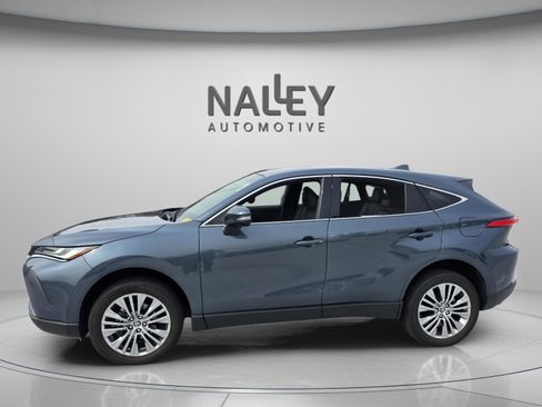 Used 2023 Toyota Venza Limited image 3