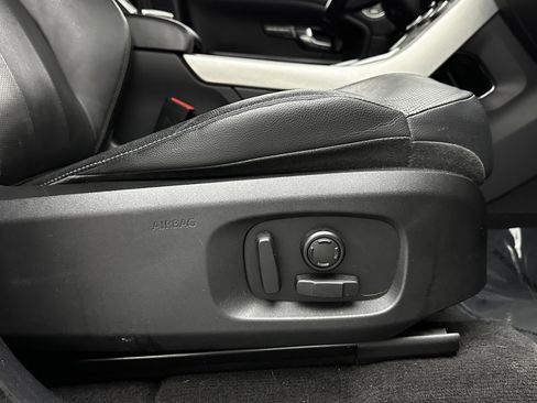 Used 2017 Land Rover Range Rover Evoque SE Premium image 37