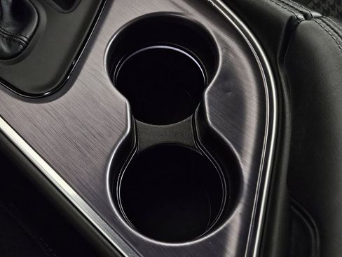 Used 2016 Dodge Challenger SXT w/ Blacktop Package image 17