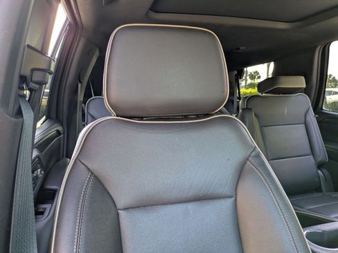 Used 2023 GMC Yukon SLT AWD/4WD image 14