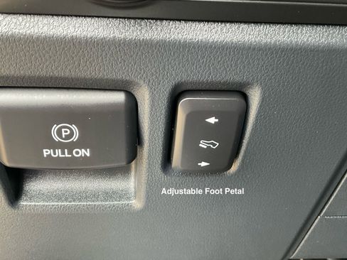 Used 2022 Ford F150 Lariat w/ Max Trailer Tow Package image 11