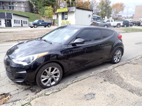 Used 2016 Hyundai Veloster image 4