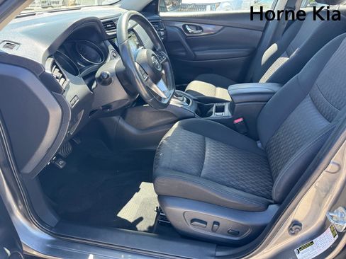 Used 2017 Nissan Rogue SV image 10