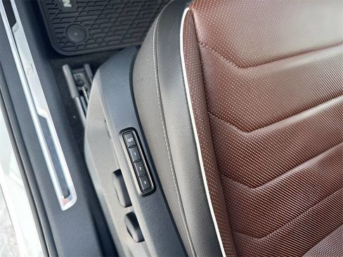 Used 2024 Volkswagen Tiguan SEL R-Line image 20