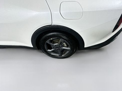 Used 2025 Kia K4 LXS image 11