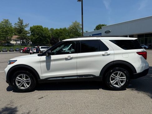 Used 2022 Ford Explorer XLT w/ Equipment Group 202A AWD/4WD image 9
