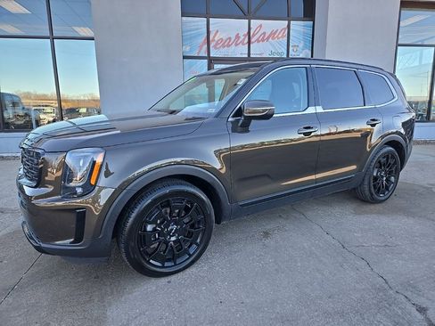 Used 2022 Kia Telluride EX w/ EX Premium Package image 3