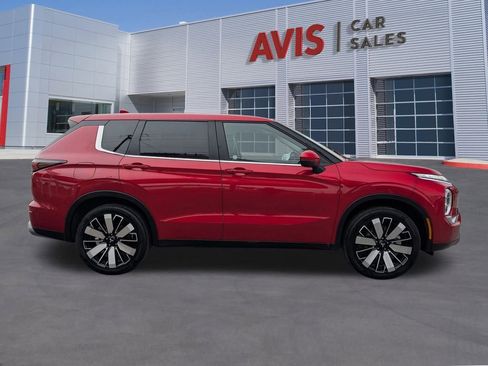 Used 2025 Mitsubishi Outlander SE image 7