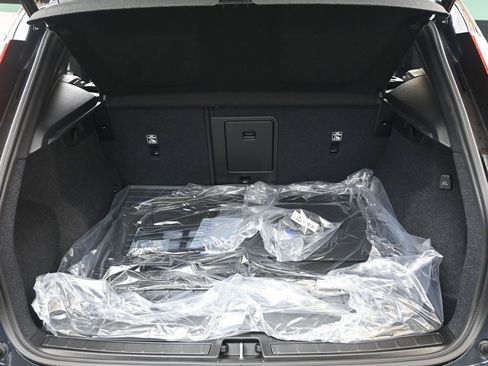 New 2026 Volvo XC40 B5 Ultra w/ Climate Package image 17