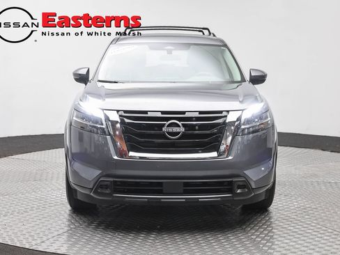 Used 2022 Nissan Pathfinder SV AWD/4WD image 2