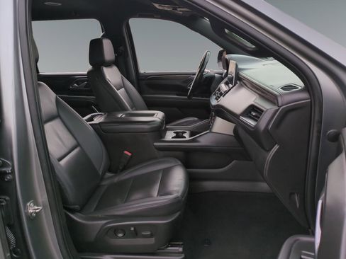 Used 2022 Chevrolet Suburban LT image 15