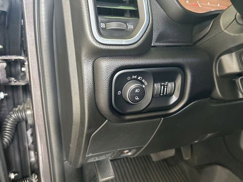Used 2025 RAM 3500 Laramie AWD/4WD image 46