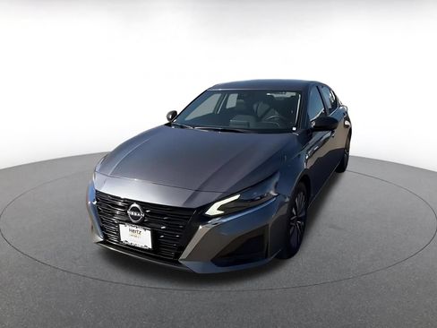 Used 2025 Nissan Altima 2.5 SV FWD image 5