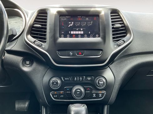 Used 2020 Jeep Cherokee Latitude Plus w/ Cold Weather Group AWD/4WD image 12