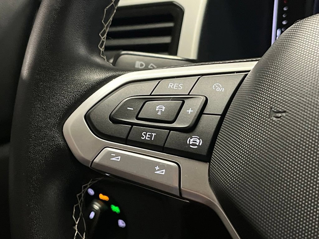Certified 2023 Volkswagen Atlas Cross Sport SE w/ Panoramic Sunroof Package AWD/4WD image 27