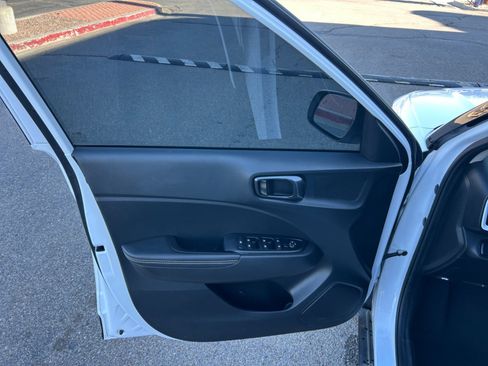 Certified 2024 Hyundai Venue Limited FWD image 15