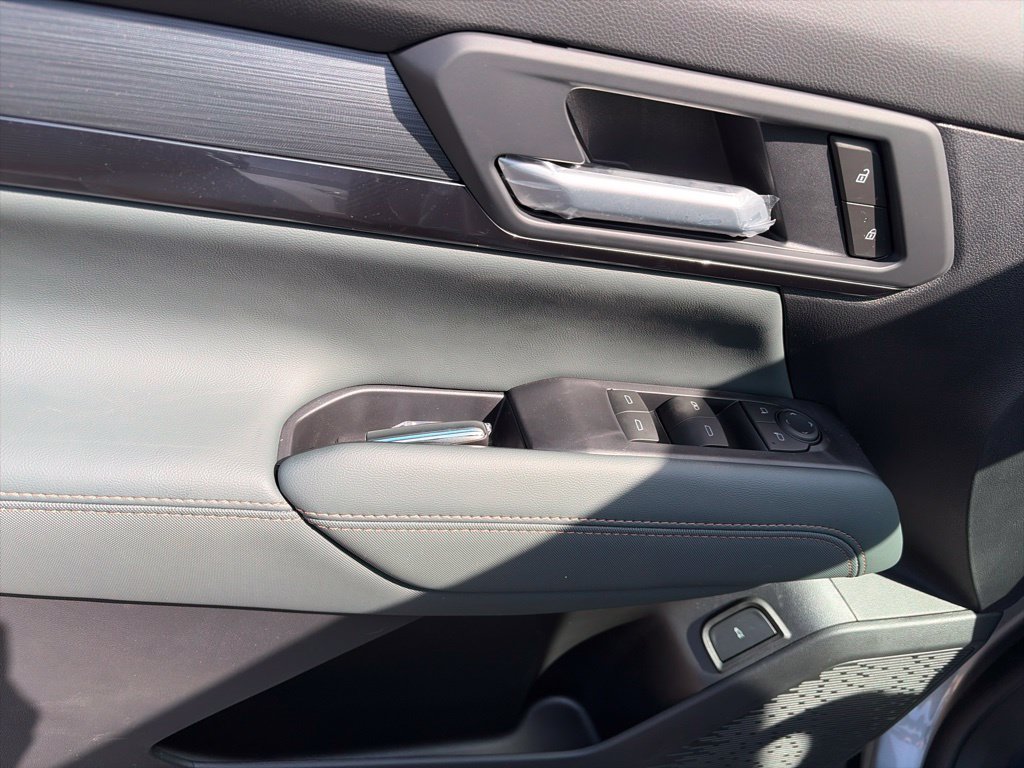 New 2027 GMC Terrain AT4 w/ LPO, Black Badging Package AWD/4WD image 17