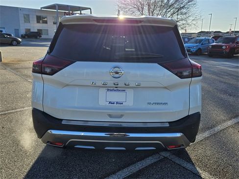 Used 2021 Nissan Rogue Platinum image 10