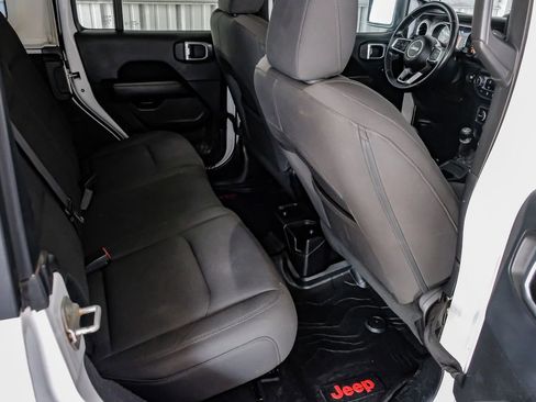 Used 2018 Jeep Wrangler Unlimited Sahara image 34