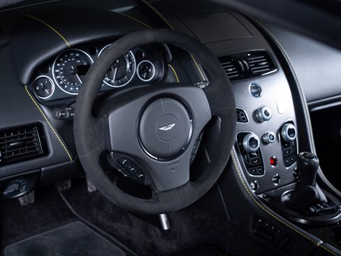 Used 2017 Aston Martin V12 Vantage S RWD image 4