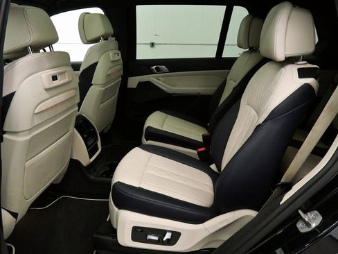 Used 2022 BMW X7 M50i image 21