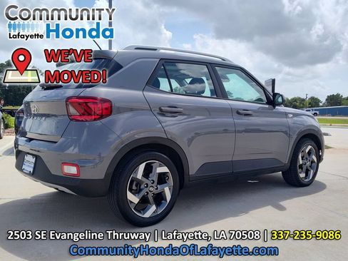Used 2023 Hyundai Venue SEL FWD image 9