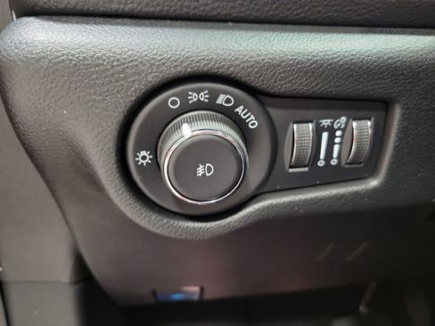 New 2026 Chrysler Pacifica Select image 22