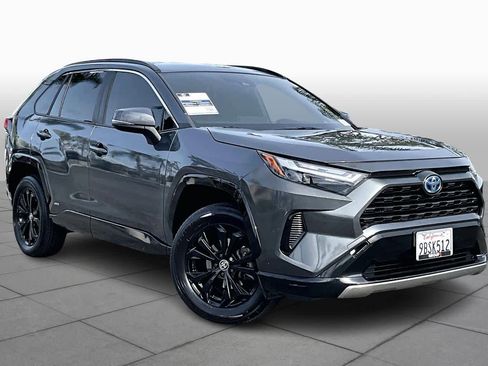 Used 2022 Toyota RAV4 SE w/ SE Grade Weather Package image 2