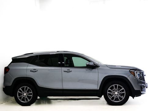 Used 2024 GMC Terrain SLT AWD/4WD image 4