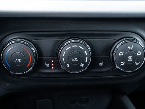 Used 2024 Chevrolet Trax RS w/ Sunroof Package image 25