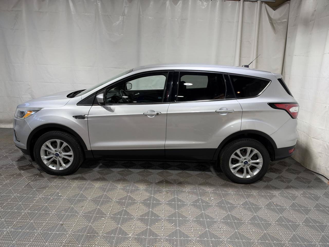 Used 2017 Ford Escape SE AWD/4WD image 4