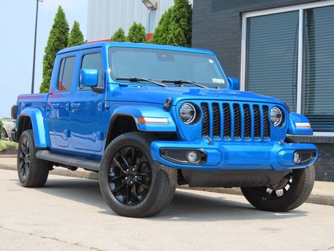 Used 2022 Jeep Gladiator Overland AWD/4WD image 2