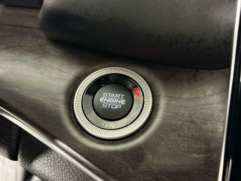 Used 2022 Jeep Grand Cherokee Overland w/ Luxury Tech Group IV image 28