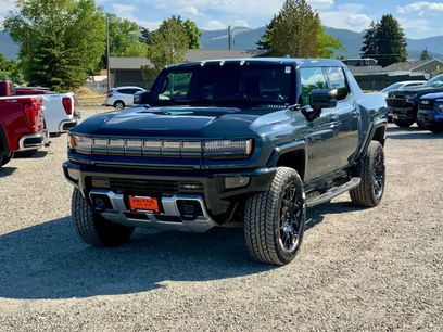 New 2025 GMC Hummer EV 2X w/ LPO, Dark Essentials Package