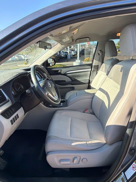 Used 2015 Toyota Highlander Plus AWD/4WD image 19