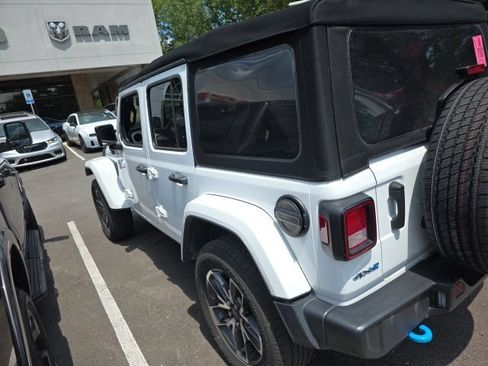 Used 2024 Jeep Wrangler Unlimited w/ Convenience Group AWD/4WD image 11