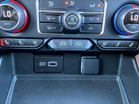 Used 2024 Chevrolet Tahoe High Country w/ Premium Package image 35