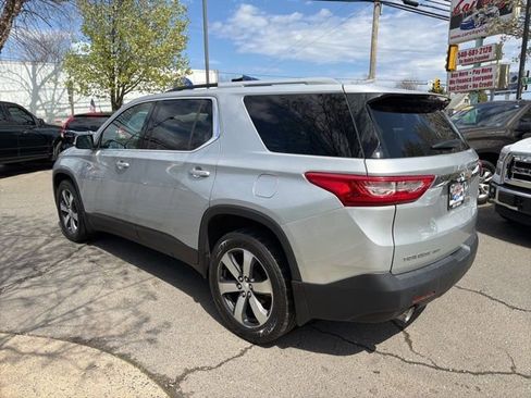 Used 2018 Chevrolet Traverse LT image 2