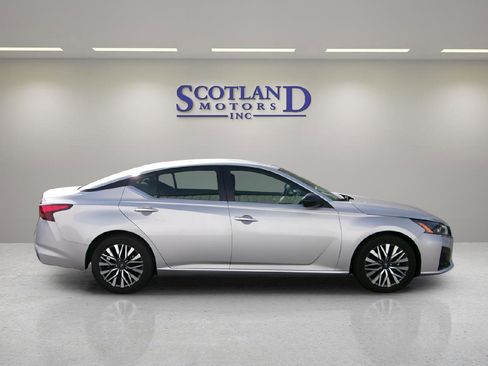 Used 2024 Nissan Altima 2.5 SV image 5