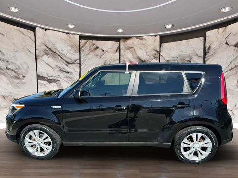 Used 2016 Kia Soul + image 3