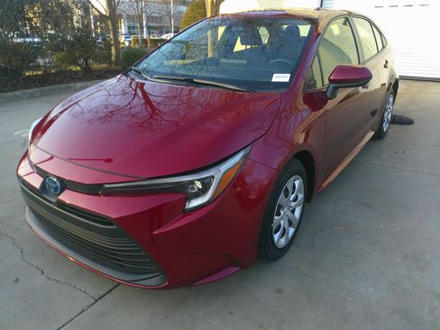 Used 2023 Toyota Corolla LE image 5