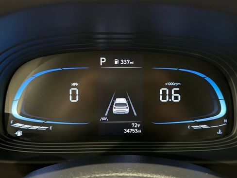 Used 2023 Hyundai Venue SEL image 7